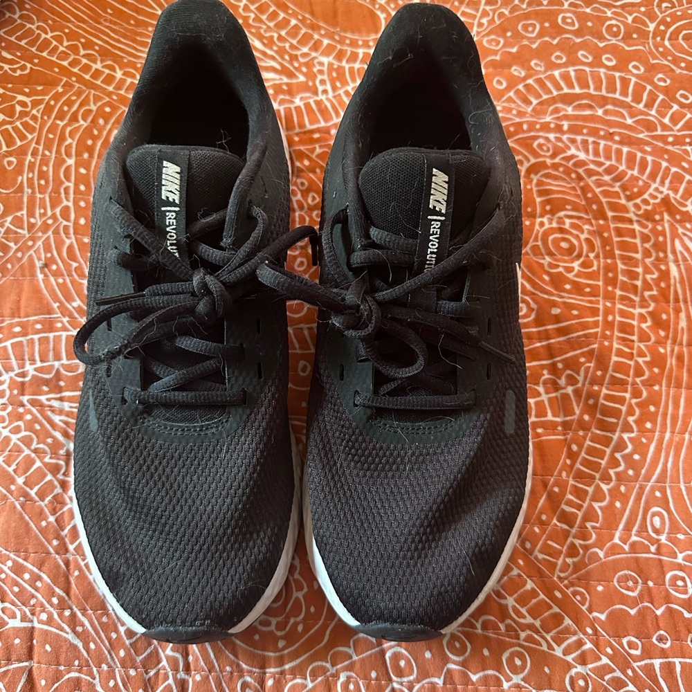 Nike revolution sneakers black size 9.5 worn a few times